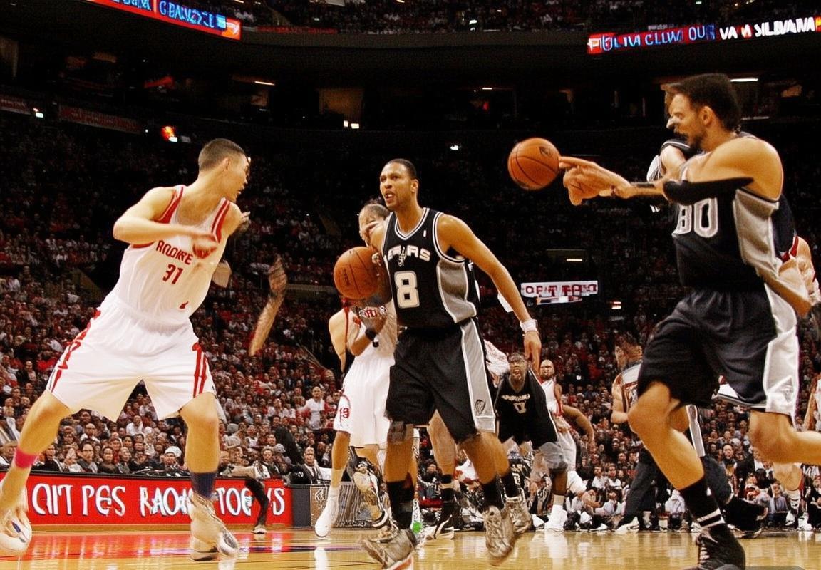 2004年NBA经典对决：火箭VS马刺姚麦邓肯帕克巅峰对决回顾(图2)